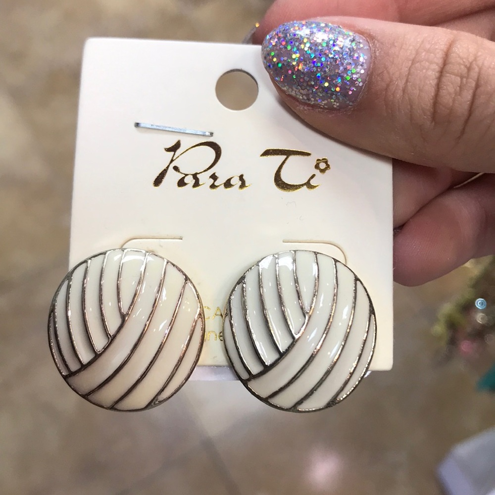 White and gold earrings